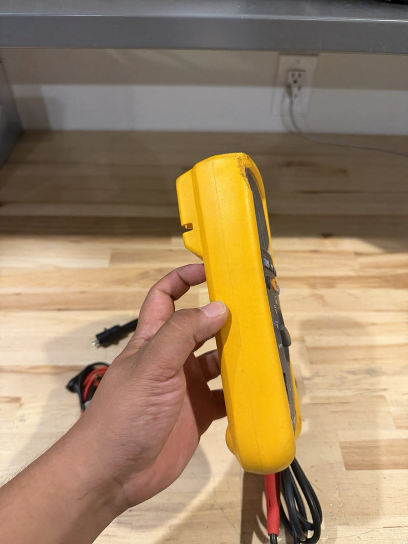FLUKE 1587 DIGITAL INSULATION TESTER KIT W ACCESSORIES & LEADS - SHIPS FAST