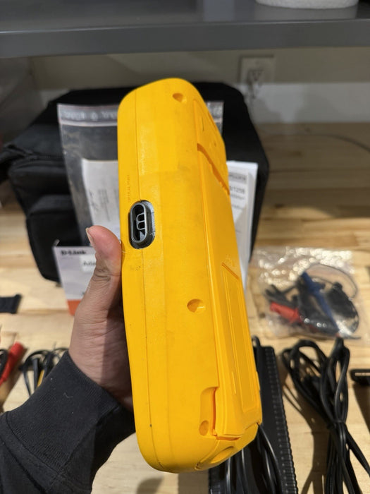 FLUKE 123B INDUSTRIAL SCOPEMETER 20MHZ W/ ACCESSORIES & BAG - FREE SHIPPING