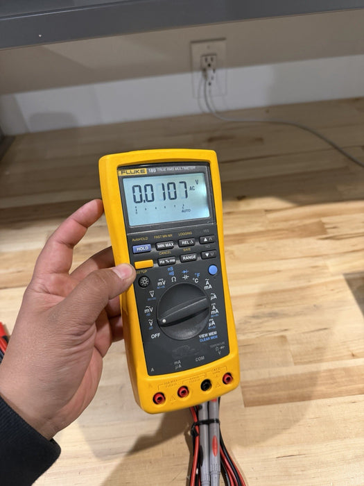 FLUKE 189 TRUE RMS MULTIMETER WITH LEADS AND CLIPS TESTED