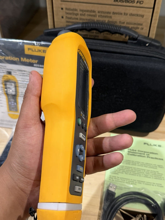 FLUKE 805 FC VIBRATION METER W / ACCESSORIES (NEW FACTORY SEALED) SHIPS FAST