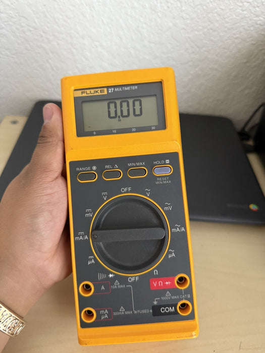 FLUKE 27 MULTIMETER WITH CASE AND LEADS