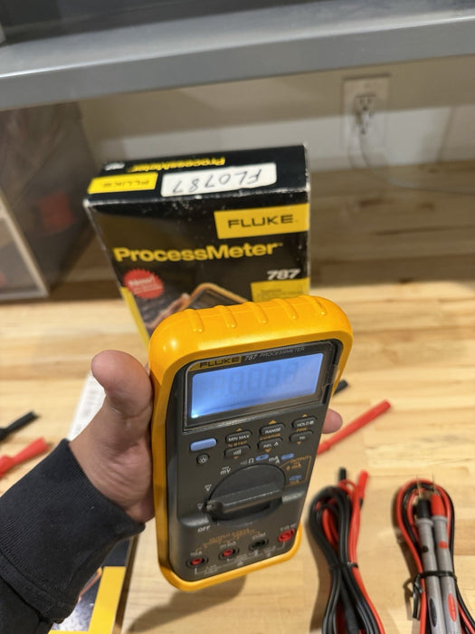 FLUKE 787 PROCESSMETER (NEW FACTORY SEALED) SHIPS FAST - FREE SHIPPING (RARE)