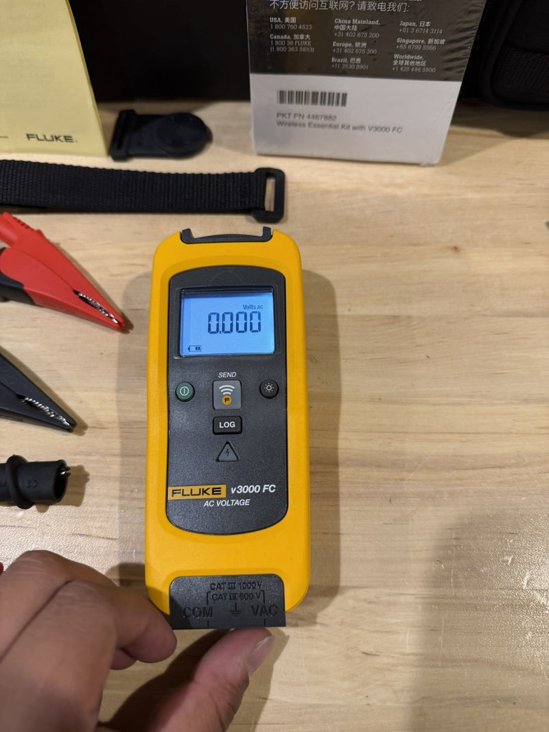 FLUKE 3000 FC TRUE RMS MULTIMETER & FLUKE A3000 FC CURRENT CLAMP KIT