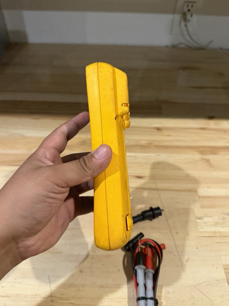 FLUKE 179 MULTIMETER W/ LEADS & CLIPS (SHIPS FAST)