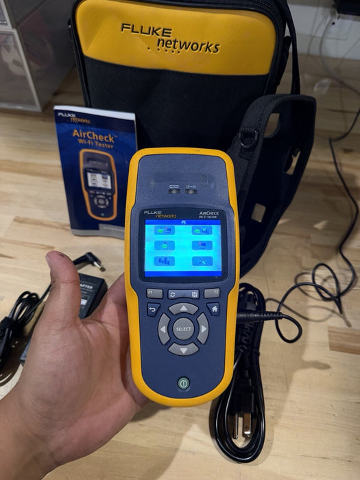 FLUKE NETWORKS AIRCHECK WIFI TESTER WITH CHARGER & BAGE