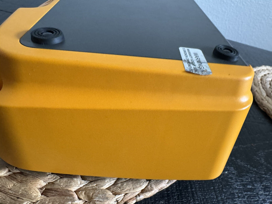 FLUKE ESA620 BIOMEDICAL ELECTRICAL SAFETY ANALYZER DOESNT POWER ON FOR PARTS