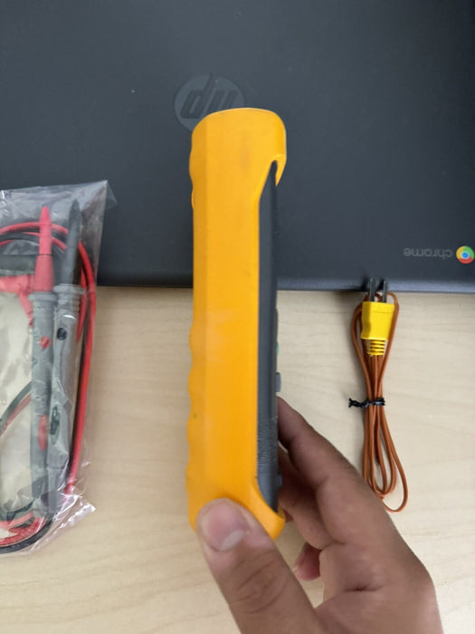 FLUKE 52 II THERMOCOUPLE THERMOMETER METER WITH PROBE & LEADS