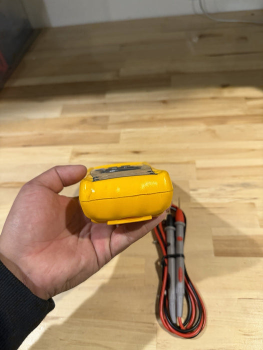 FLUKE 77-IV MULTIMETER W / LEAD SET & CLIPS - SHIPS FAST (TESTED)