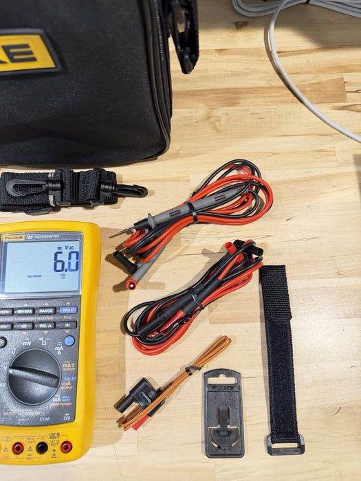 FLUKE 789 PROCESS METER W/ ACCESSORIES (TESTED) EXCELLENT CONDITION