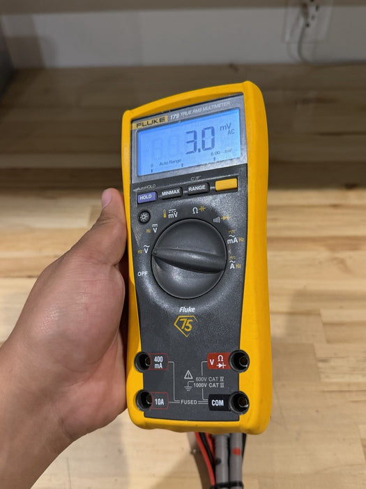 FLUKE 179 MULTIMETER W/ LEADS & CLIPS (SHIPS FAST)