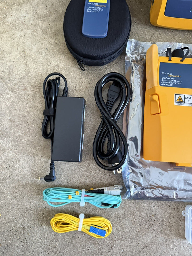 FLUKE NETWORKS VERSIV OPTIFIBER PRO OTDR KIT WITH QUAD OTDR MODULE & ACCESSORIES