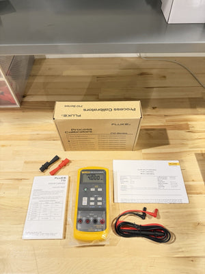 FLUKE 715 VOLT/MA CALIBRATOR WITH LEADS & CLIPS