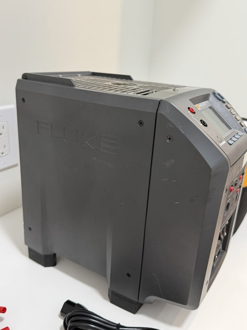 FLUKE 9144 FIELD METROLOGY WELL 50°C TO 660°C TEMPERATURE CALIBRATOR & LEADS