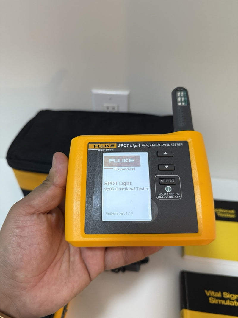 FLUKE BIOMEDICAL PROSIM 4 & SPOT LIGHT KIT WITH BAG & CHARGER TESTED