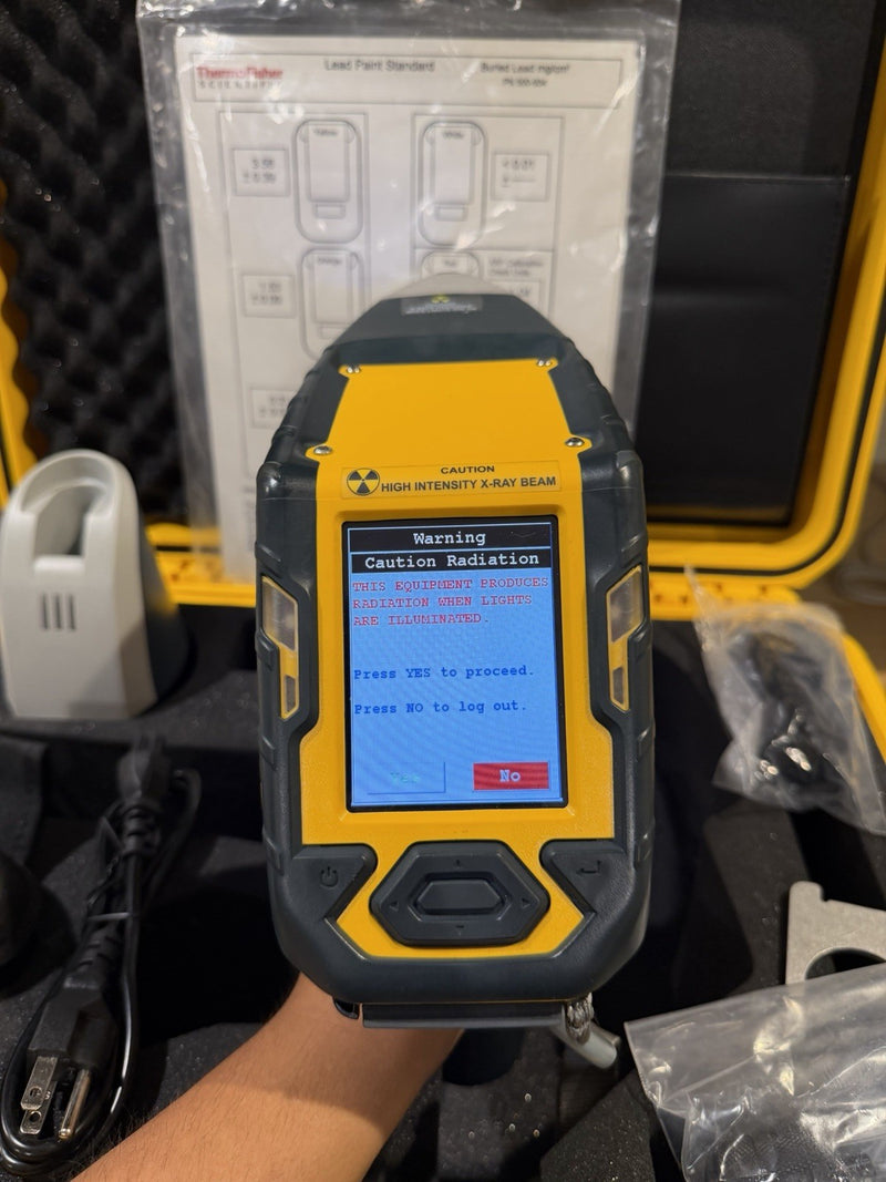 THERMO SCIENTIFIC NITON XL2 700 XRF ANALYZER W/ ACCESSORIES (TESTED) SHIPS FREE