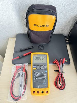 FLUKE 189 TRUE RMS MULTIMETER WITH LEADS & BAG