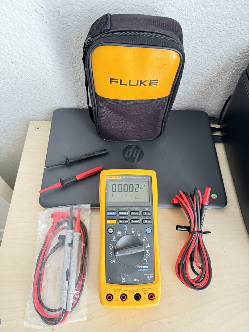 FLUKE 189 TRUE RMS MULTIMETER WITH LEADS & BAG