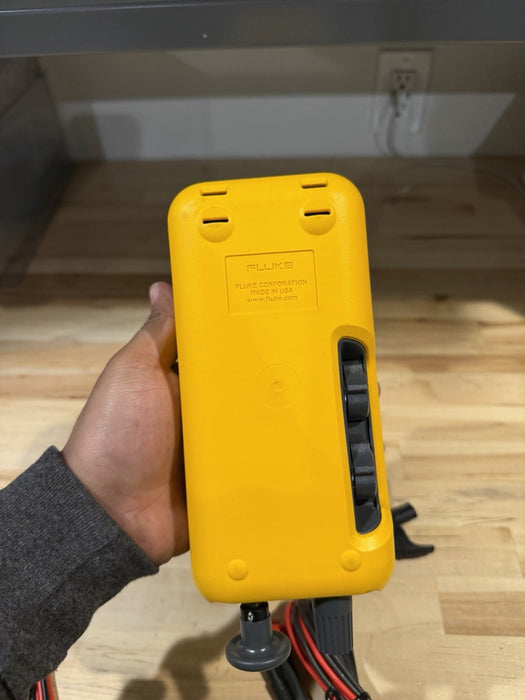 FLUKE 718 30G PRESSURE CALIBRATOR W/LEADS & BAG (FREE SHIPPING)PERFECT CONDITION