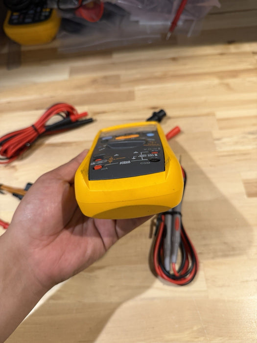 FLUKE 1587 DIGITAL INSULATION TESTER KIT W ACCESSORIES & LEADS - SHIPS FAST