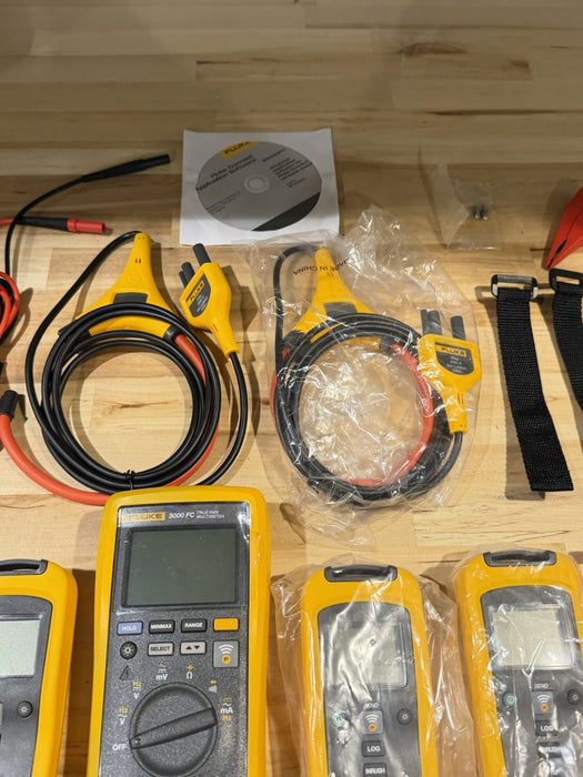 FLUKE 3000 FC IND WIRELESS MULTIMETER KIT W/ ACCESSORIES (FREE SHIPPING)