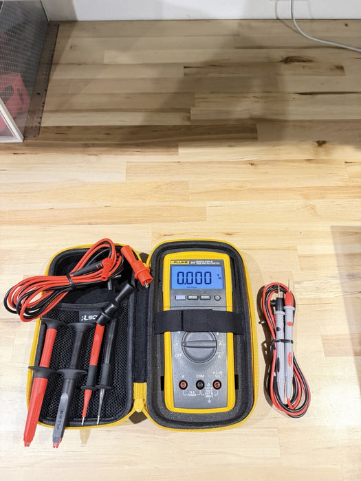FLUKE 233 KIT REMOTE DISPLAY AUTOMOTIVE DIGITAL MULTIMETER