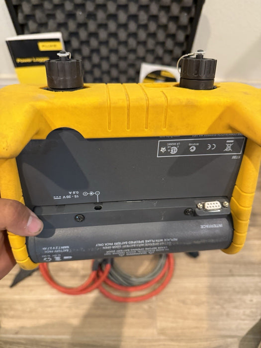 FLUKE 1735 THREE-PHASE POWER LOGGER W/ PROBES & CASE & CHARGER - FREE SHIPPING