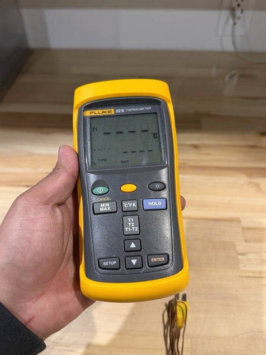 FLUKE 52 II THERMOMETER W / PROBE - SHIPS FAST