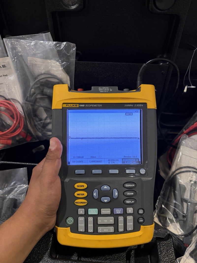 FLUKE 199B SCOPEMETER 200MHZ 2.5GS/S WITH ACCESSORIES & CASE TESTED