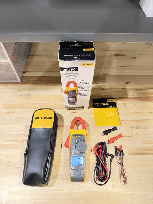 FLUKE 902 FC TRUE RMS HVAC CLAMP METER WITH CASE & LEADS