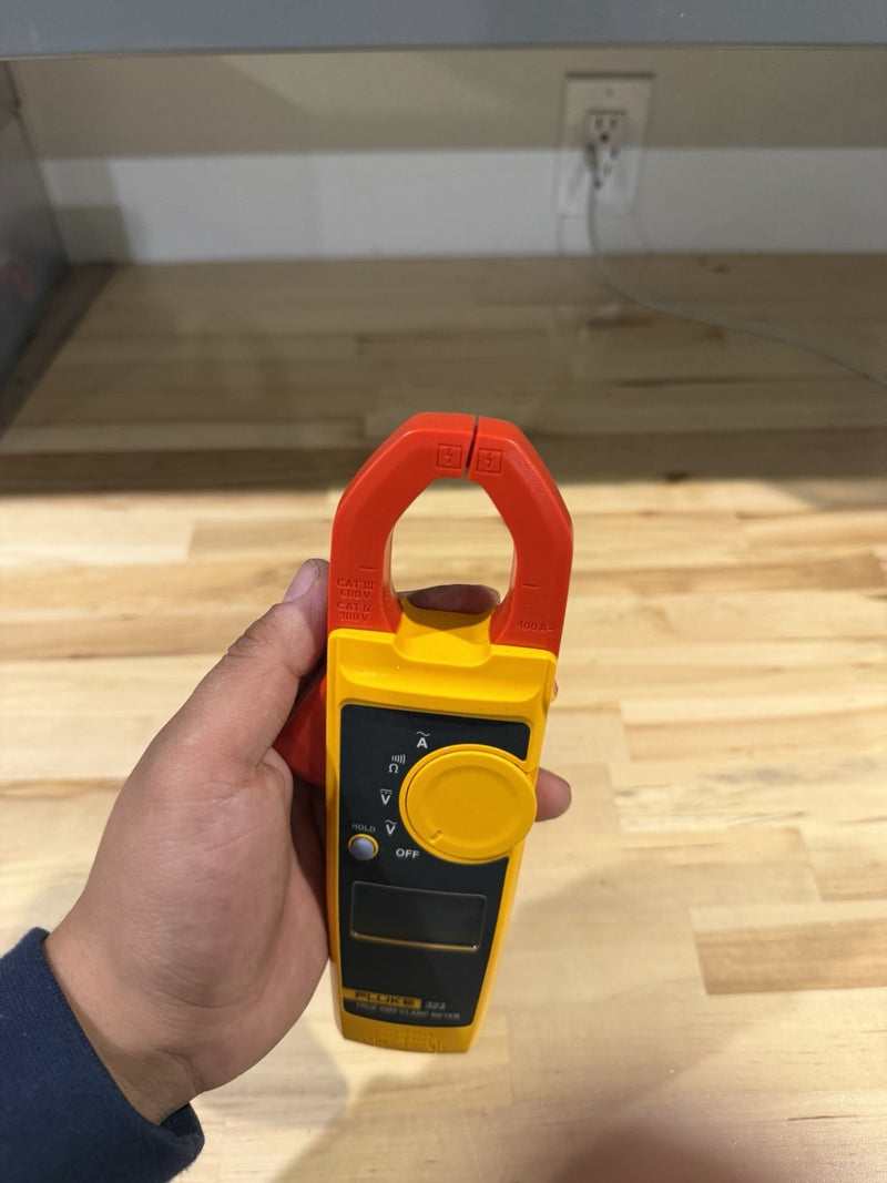 FLUKE 323 TRUE RMS CLAMP METER FOR PARTS