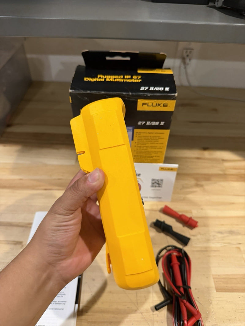 FLUKE 27 II TRUE RMS MULTIMETER CALIBRATED -SHIPS FAST (NEW SEALED)