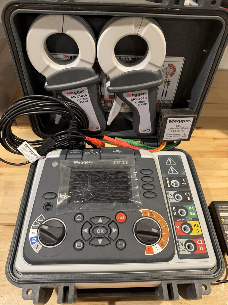 MEGGER DET2/3 GROUND TESTER W/ MCC1010 & MVC1010 CLAMP & LEDS -TESTED SHIPS FAST