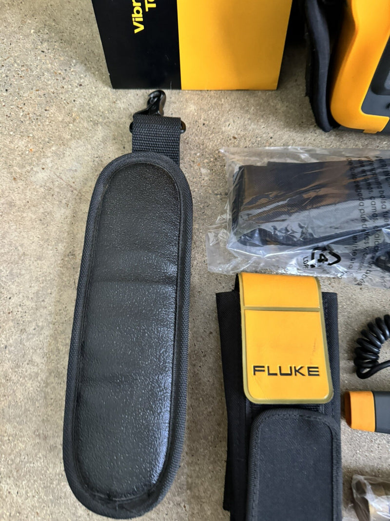 FLUKE 810 VIBRATION TESTER WITH TACHOMETER & TRIAXIAL ACCELEROMETER & CASE