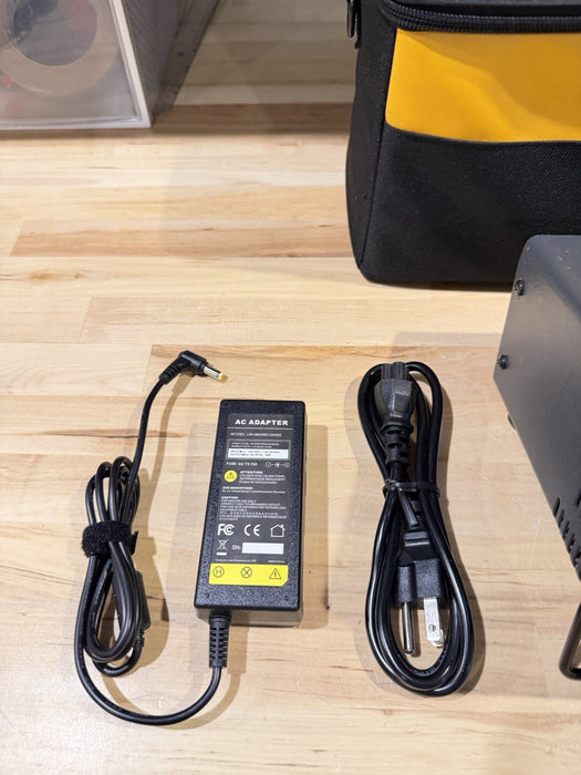 FLUKE 9102S DRY-WELL CALIBRATOR W/BAG & CHARGER (5961T)- FREE SHIPPING