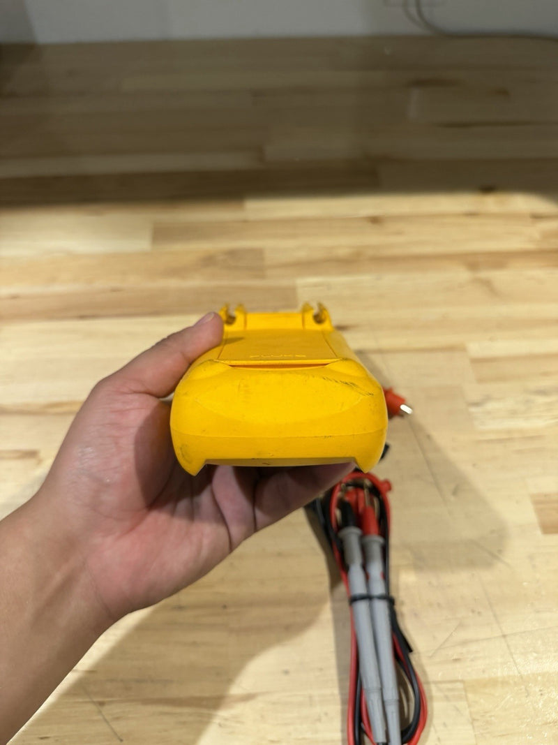 FLUKE 1507 INSULATION MULTIMETER W/ LEADS & CLIPS - SHIPS FAST