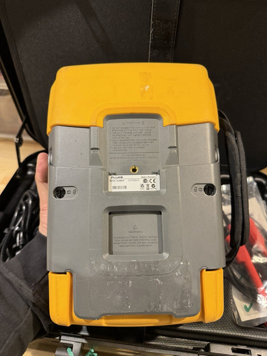FLUKE 190-202 SCOPEMETER 2CH 200MHZ 2.5GS/S W/ ACCESSORIES (TESTED) SHIPS FREE