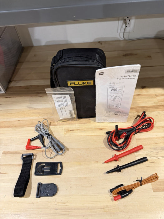 FLUKE 179/EDA2 MULTIMETER COMBO KIT W/ BAG & ACCESSORIES - TESTED
