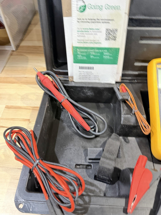 FLUKE 1587 FC INSULATION MULTIMETER WITH LEADS & CASE TESTED