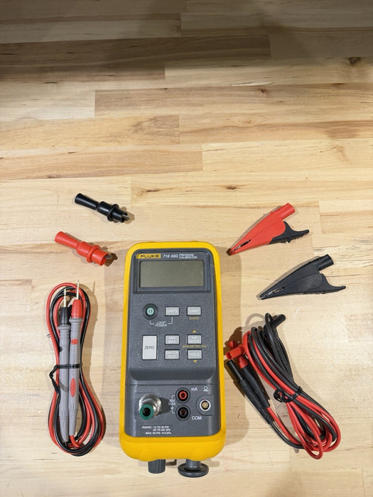 FLUKE 718 30G PRESSURE CALIBRATOR W/LEADS & BAG (FREE SHIPPING)PERFECT CONDITION