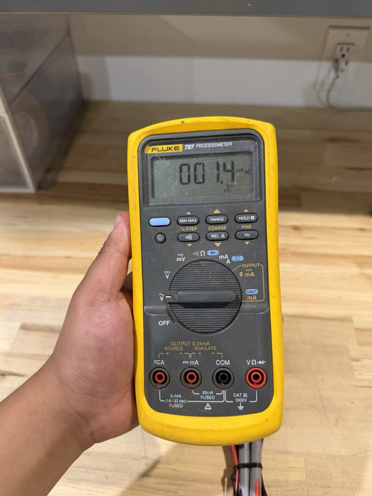 FLUKE 787 PROCESS METER W/ LEADS & CLIPS  (EXCELLENT CONDITION)-FREE SHIPPING
