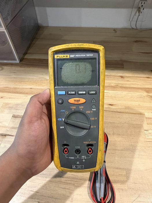FLUKE 1507 INSULATION MULTIMETER W/ LEADS & CLIPS - SHIP FAST