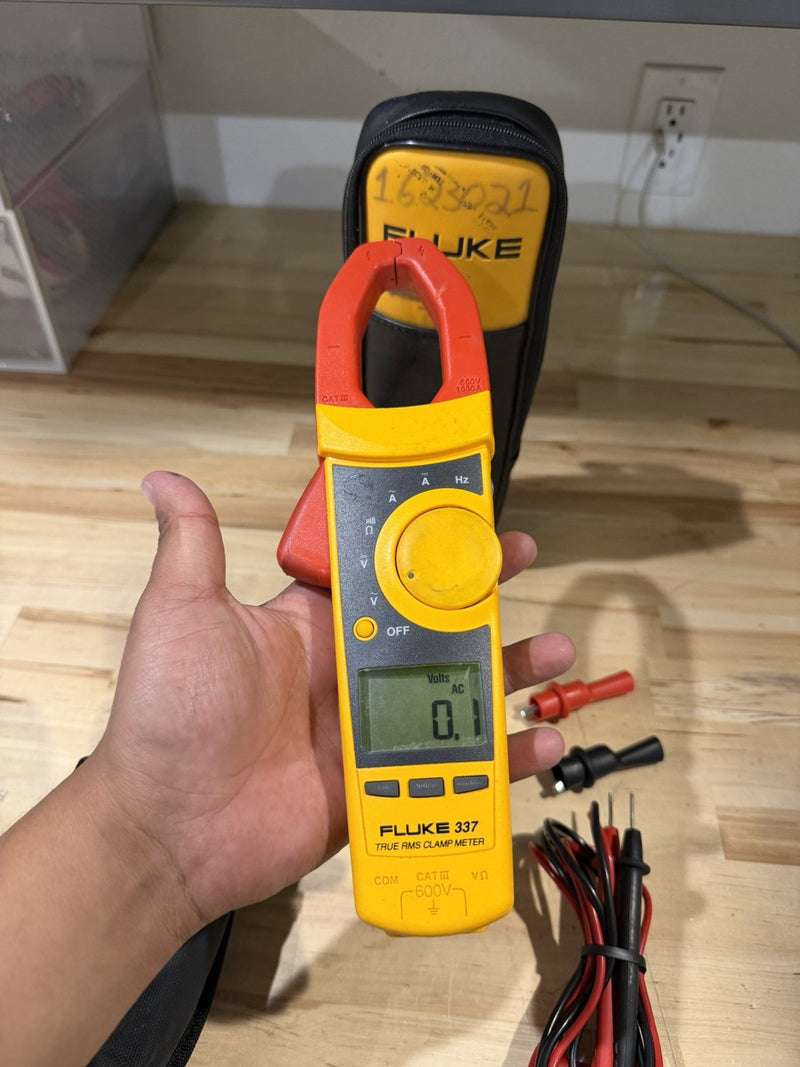 FLUKE 337 TRUE RMS AC/DC CLAMP METER WITH LEADS & BAG