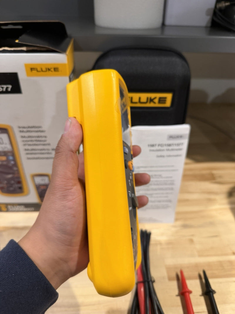 FLUKE 1577 INSULATION MULTIMETER W/ LEADS & CASE TESTED SHIPS FAST