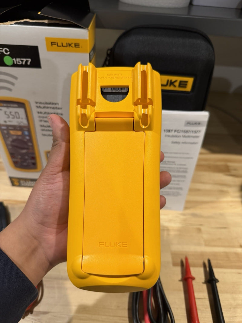 FLUKE 1577 INSULATION MULTIMETER WITH LEADS & CASE TESTED