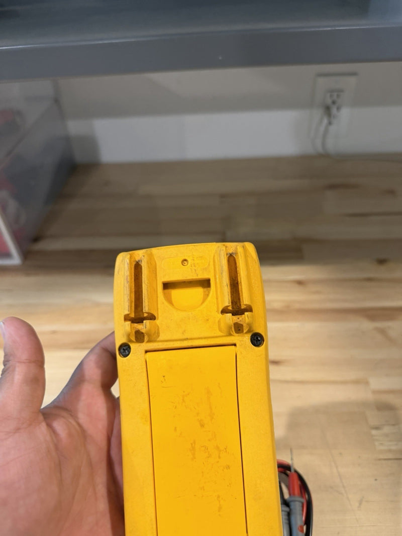 FLUKE 179 MULTIMETER WITH LEADS & CLIPS
