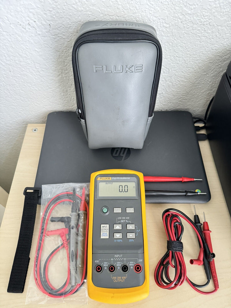 FLUKE 712 RTD PROCESS CALIBRATOR WITH LEADS & BAG