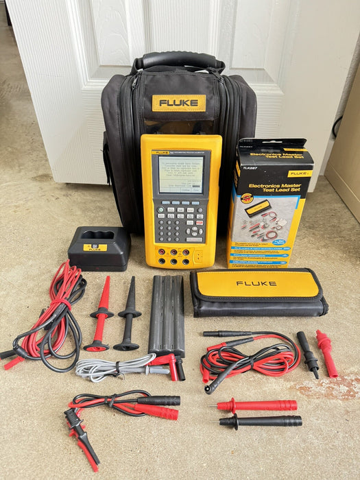 FLUKE 744 DOCUMENTING PROCESS CALIBRATOR METER WITH NEW TLK287 LEADS & CHARGER