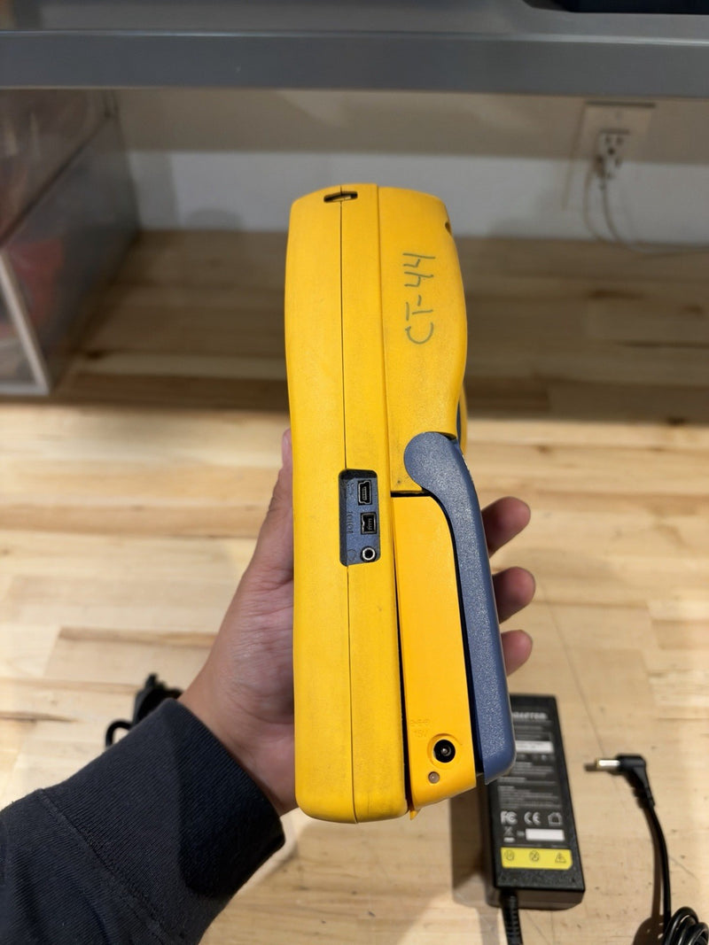 FLUKE NETWORKS DTX-1800 MAINFRAME & W/ CHARGER (PARTS ONLY) FOR PARTS