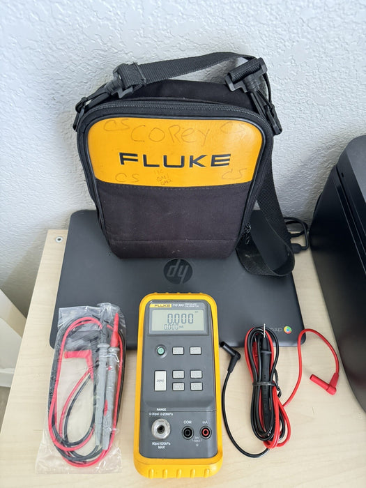 FLUKE 713 30G PRESSURE CALIBRATOR WITH LEADS & BAG