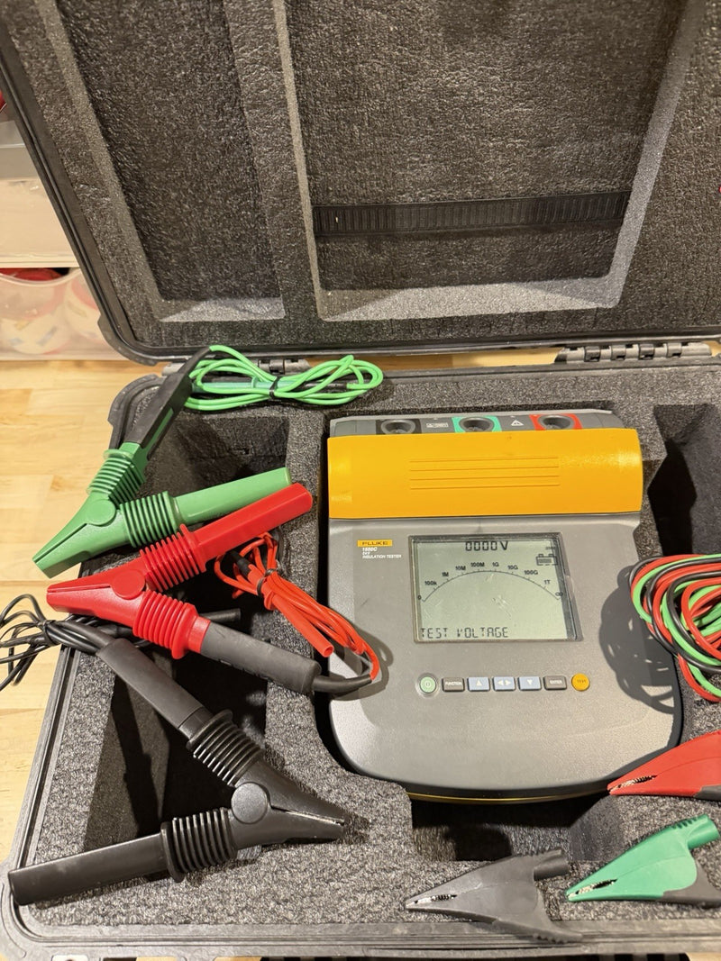FLUKE 1550C 5KV INSULATION TESTER W LEADS & CASE - FREE SHIPPING
